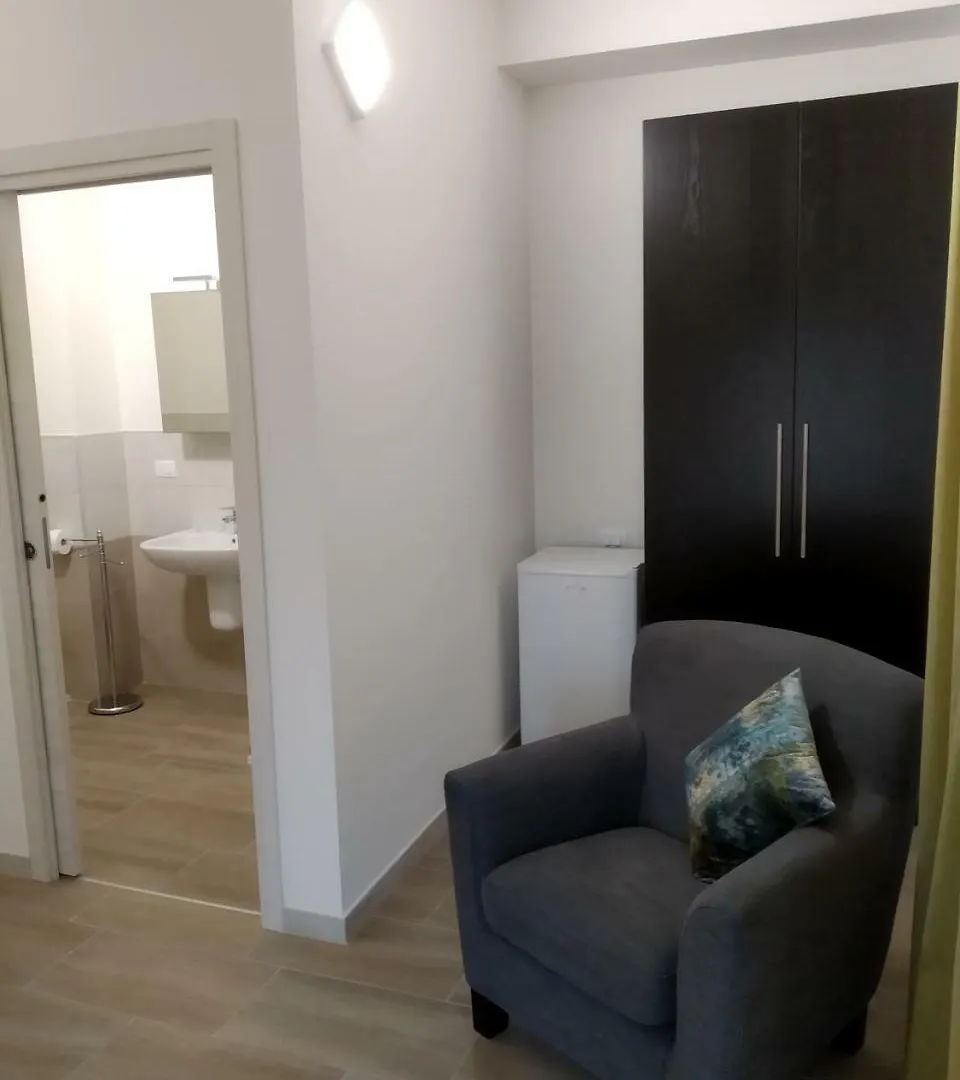 Arno Rooms Verona 2*,