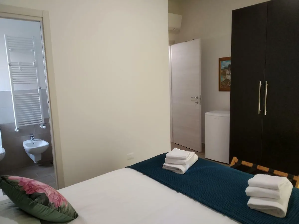 Arno Rooms Verona 2*,